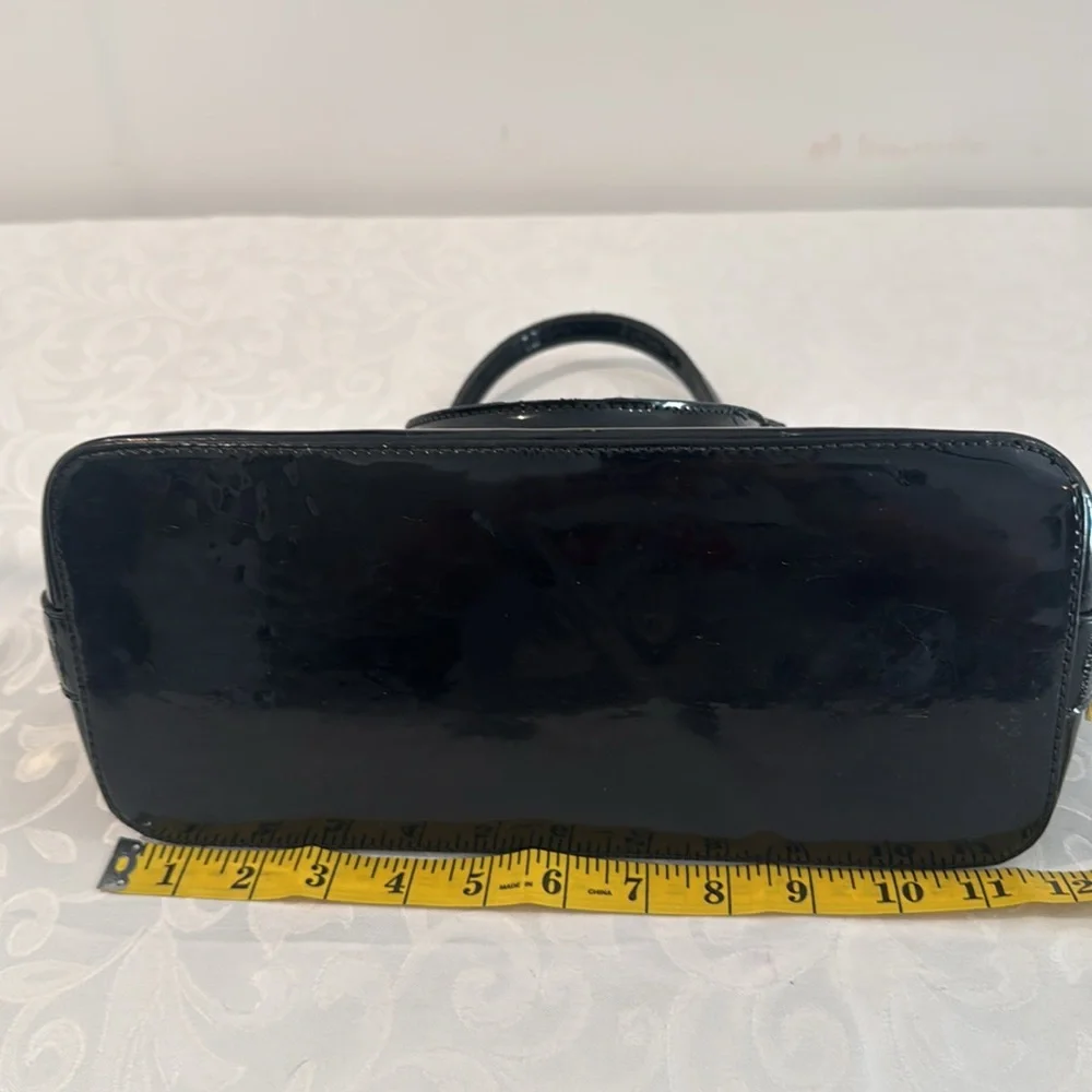 Louis Vuitton Vernis Black Patent Handbag. - Picture 10 of 13